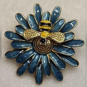 New Bee and Blue Daisy Rhinestone Goldtone Brooch / Pin